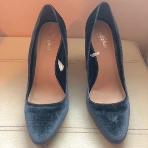 Dark grey/black velvet block heels